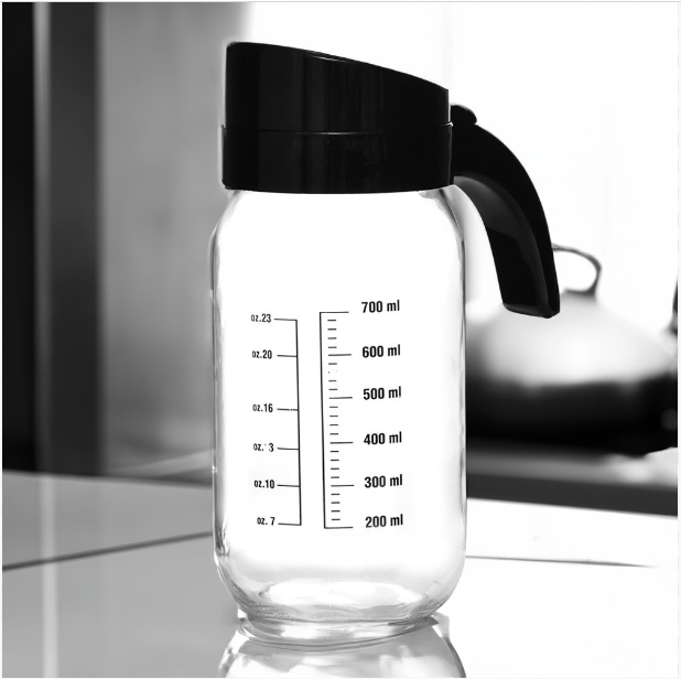 Transparent 1000 ml Glass Oil Measure Jar With Lid (Transparent & Black)