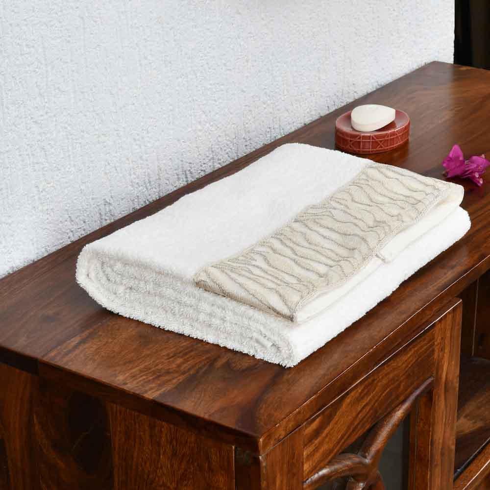 Arias by Lara Dutta Super Soft 500 GSM Cotton Bath Towel 70 x 150 cm (Cream)