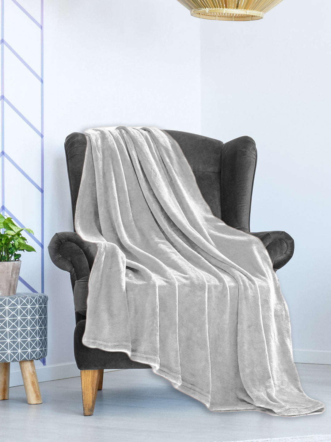 Arliss Solid Polyester Single Blanket (Light Grey)